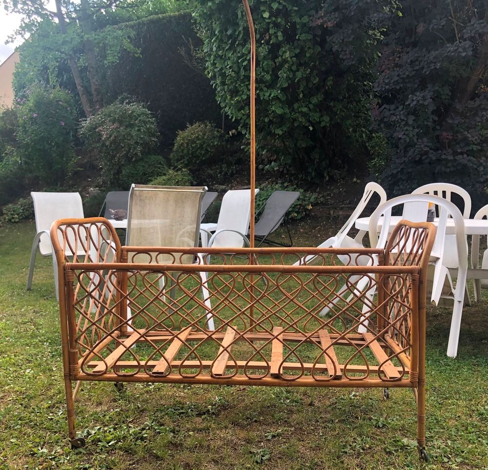 Lit b&eacute;b&eacute; en rotin vintage Puériculture