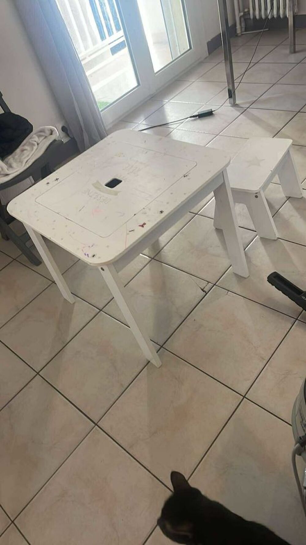 bureau enfant + tabouret Mobilier enfants