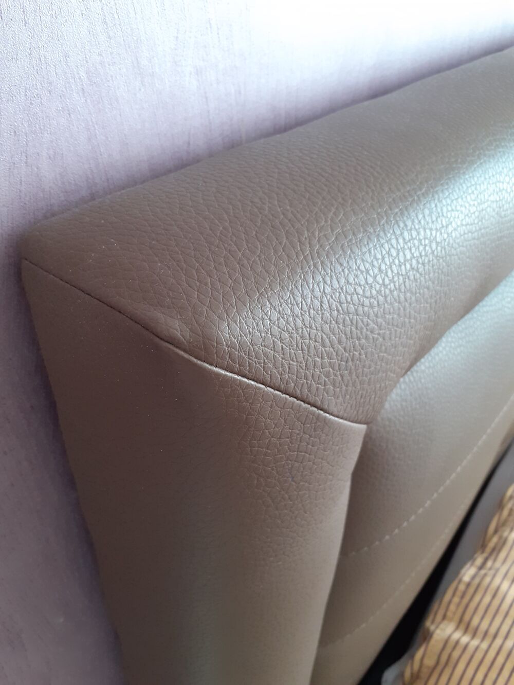 T&ecirc;te de lit en simili-cuir marron chocolat, matelass&eacute;e Meubles