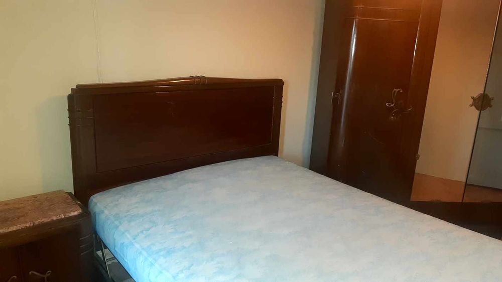 Chambre en bois massif (lit + sommier+matelas+armoire+chevet Meubles