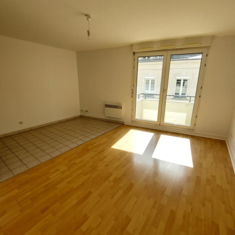 Location Appartement STUDIO avec box en sous-sol et balcon Reims