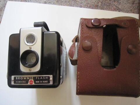 Appareil photo Brownie flash des ann�es 50
40 Salon-de-Provence (13)