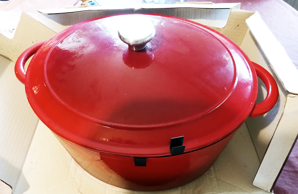 Cocotte faitout en fonte. Electroménager