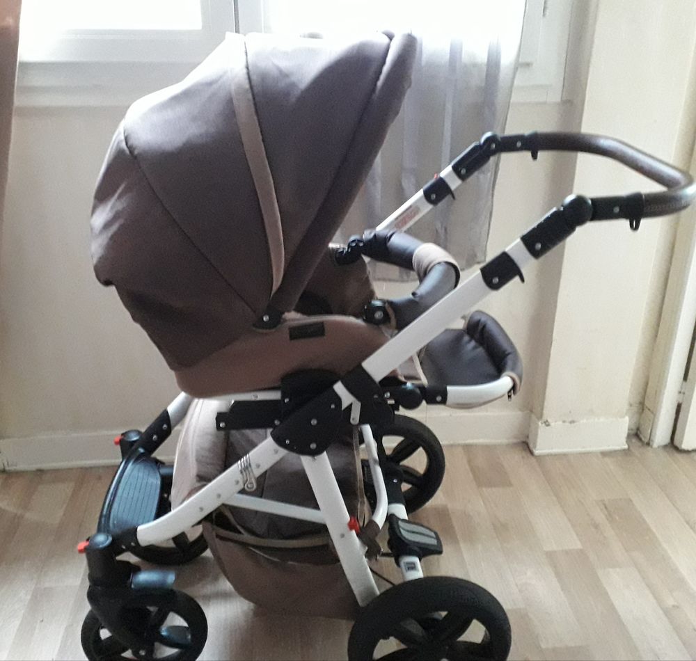 Pousette haute combi nacelle siege auto. Pu�riculture