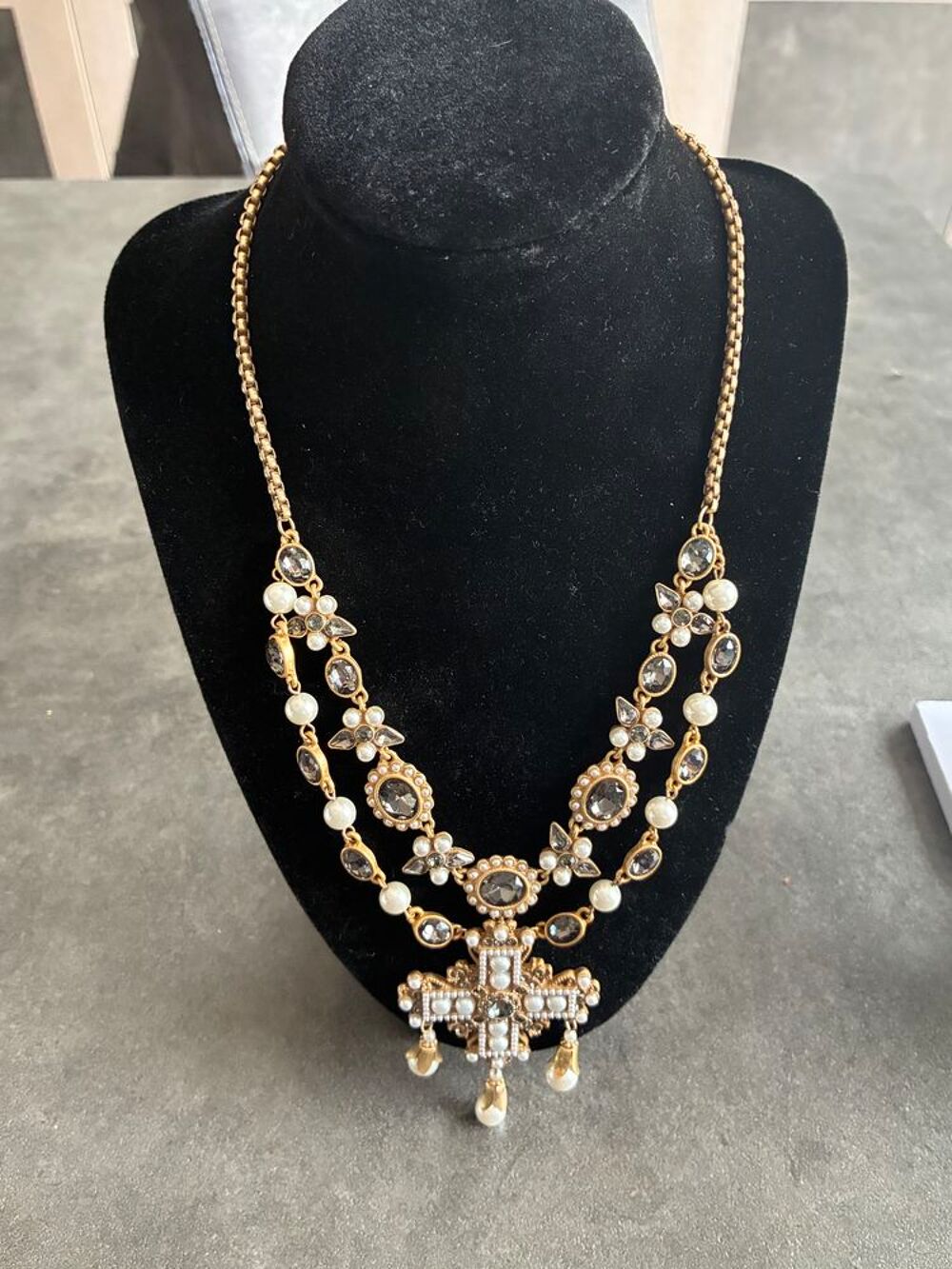 Collier majestueux au style baroque et n&eacute;o-gothique neuf Bijoux et montres