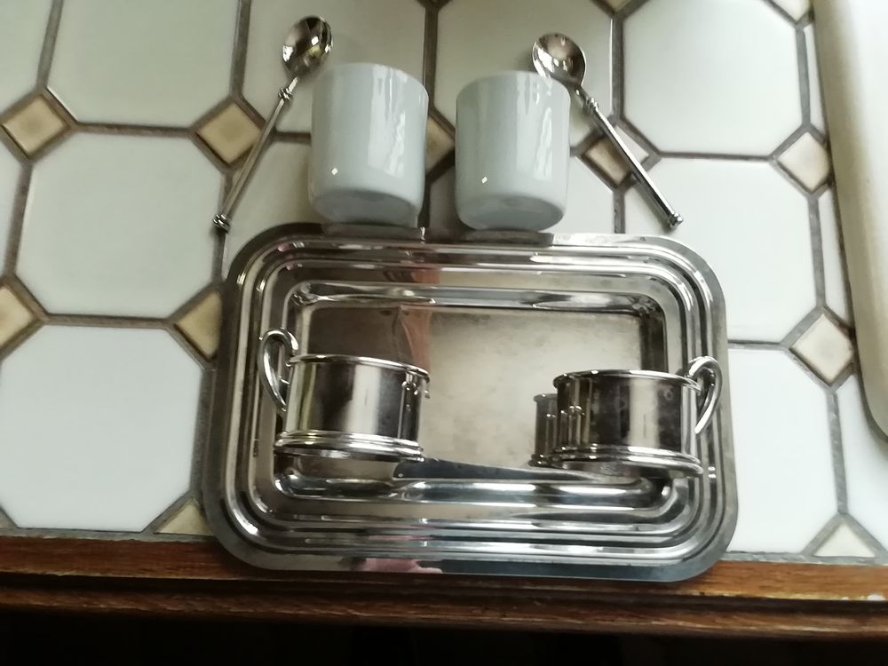 Service &agrave; caf&eacute; estampill&eacute; Cuisine