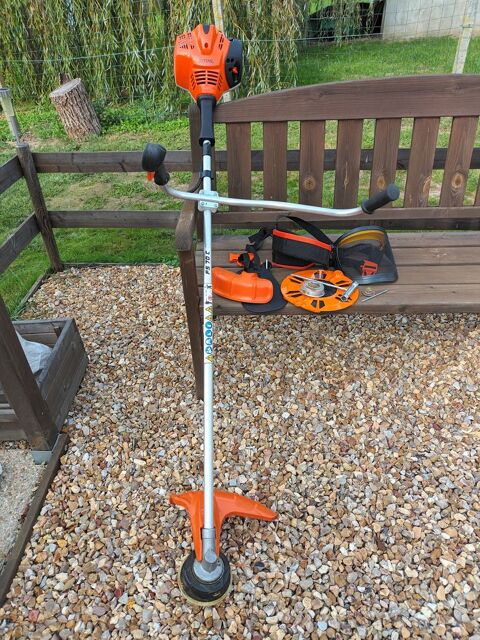 Debrouissailleuse STIHL FS 70 SERVI QUE DEUX FOIS  360 Luisant (28)