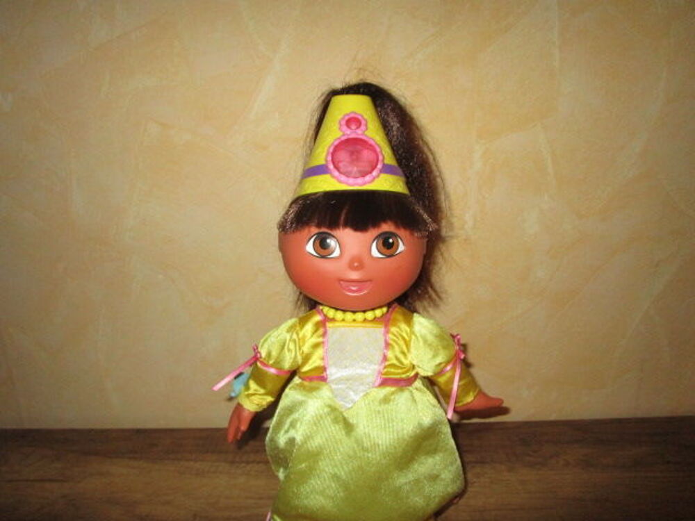POUPEE DORA PARLE CHANTE CHEVEUX RETRACTABLE Jeux / jouets