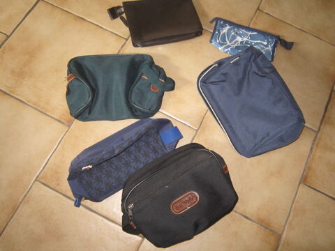 Un lot de 5 trousses de toilette 10 Brignais (69)