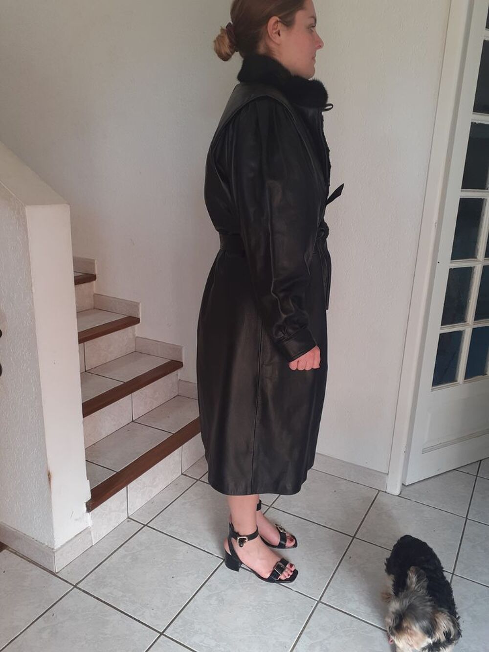 Manteau long en cuir noir
Vêtements