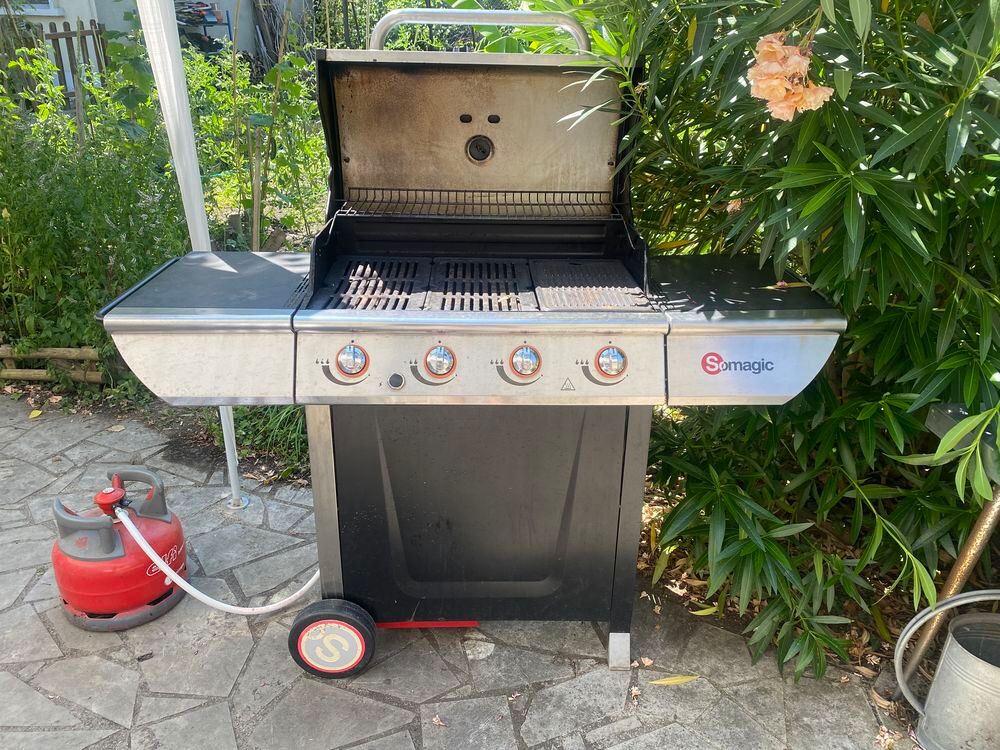  Barbecue gaz 4 feux, thermom&egrave;tre bouteille marque Somagic Jardin