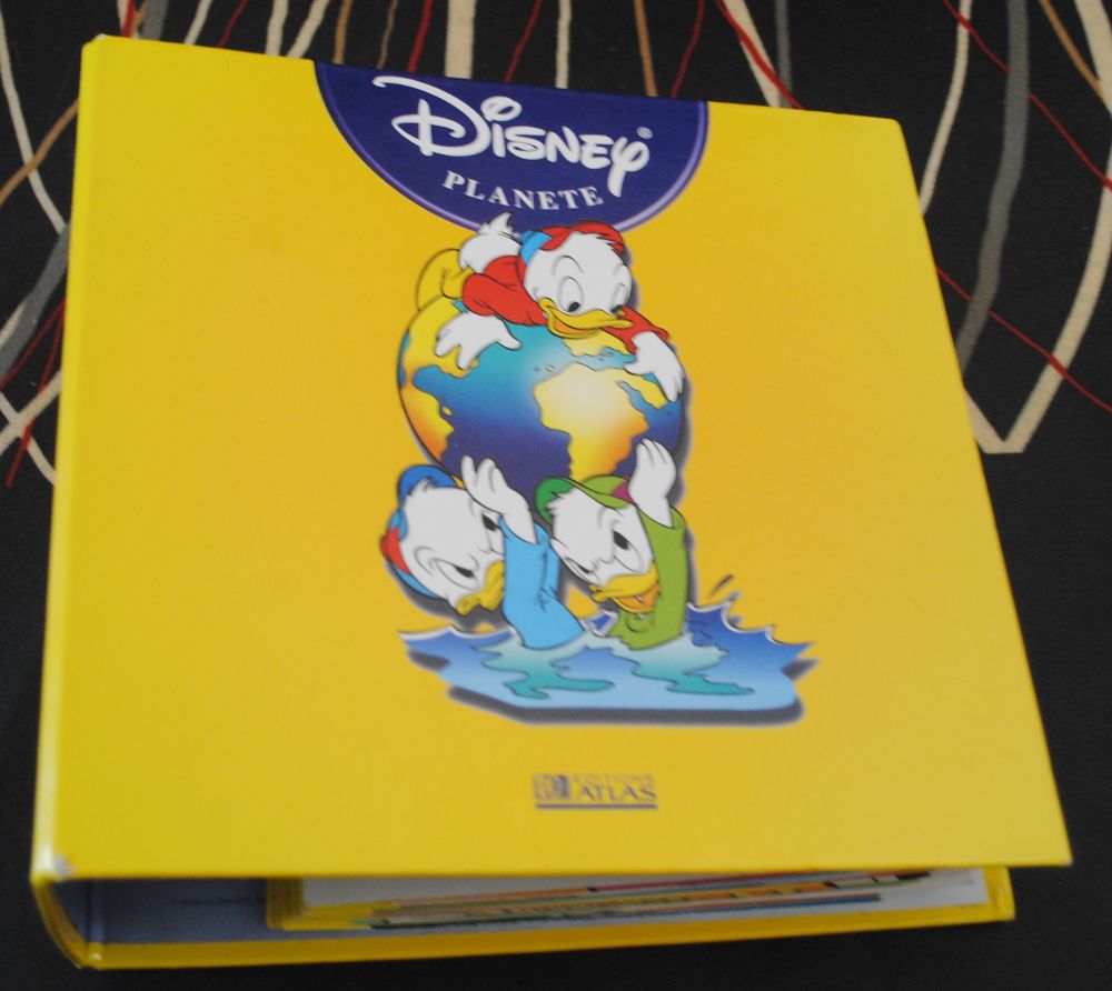 Classeur Disney Plan&egrave;te ? Editions Atlas Livres et BD