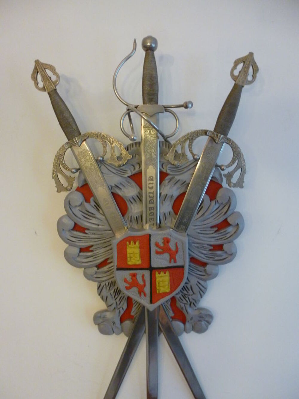 &eacute;p&eacute;es m&eacute;di&eacute;vales sur &eacute;cusson Décoration