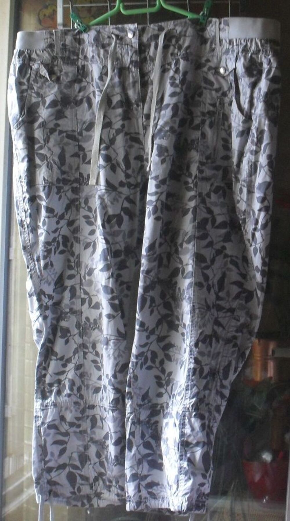Lot de 2 pantalons l&eacute;gers femme 
MSmode
taille 52 Vtements