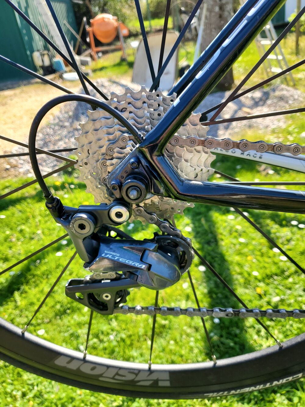 Velo FOCUS tout carbone shimano ULTEGRA
avec accessoires
Vélos