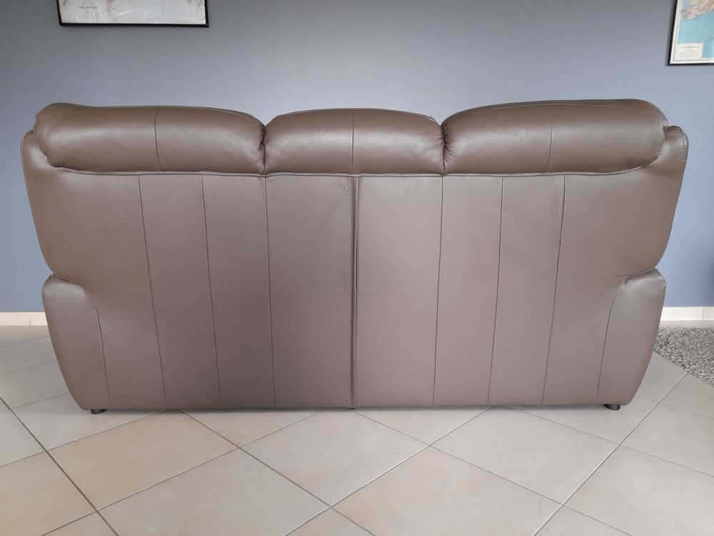 Canap&eacute; en cuir- 3 places et 2 places Meubles