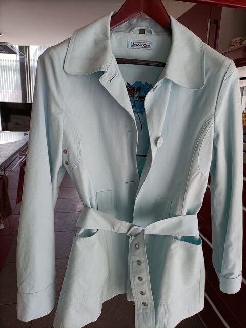 Veste en sudine peau de pche  taille 38
couleur bleue ciel 20 Houilles (78)