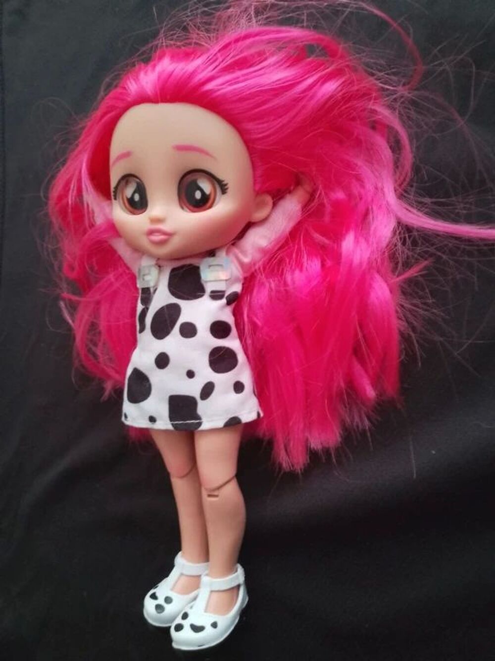 Poup&eacute;e B.F.F. Articul&eacute;e aux cheveux rose. Jeux / jouets