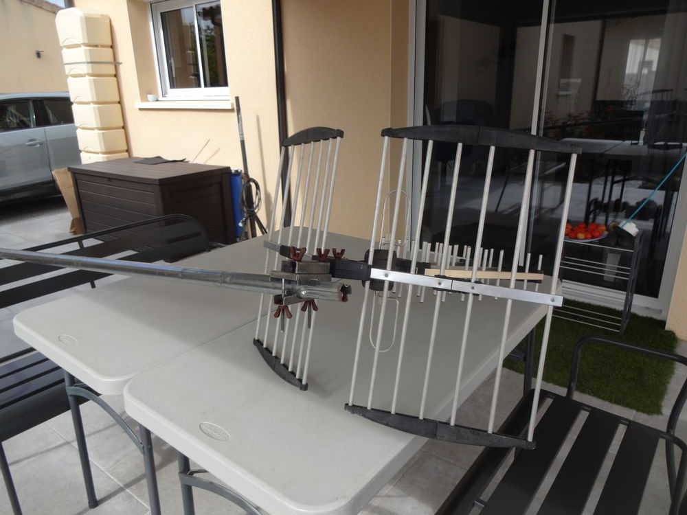 Antenne T&eacute;l&eacute; avec tube 2 m tel 0627473514 Bricolage
