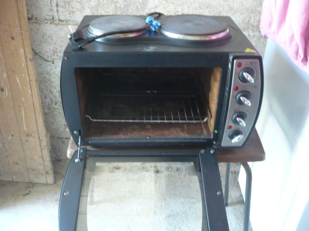 Petit four &eacute;lectrique avec deux plaques de cuisson VENGA Electrom�nager