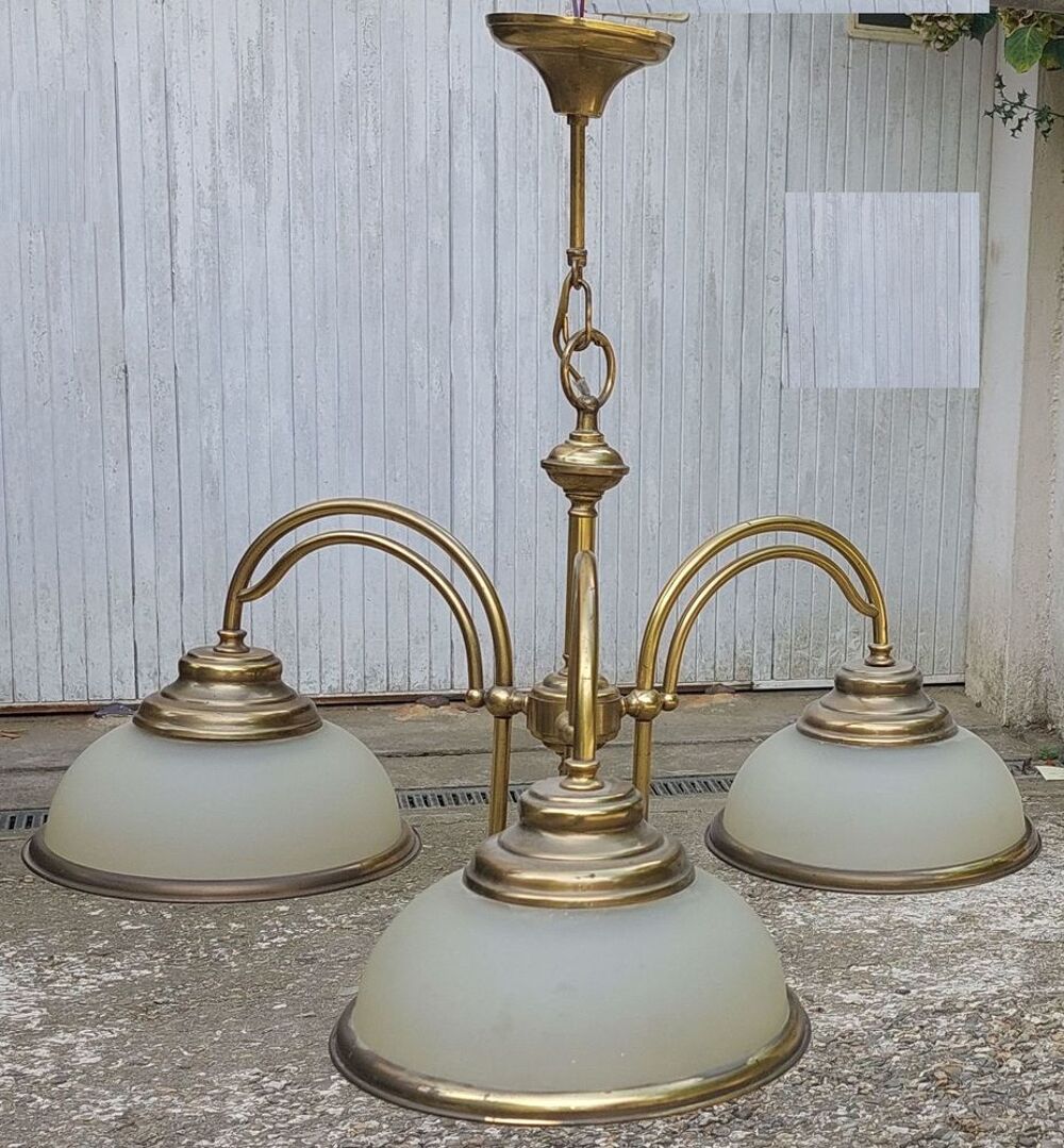 Lot de trois suspensions en laiton Décoration