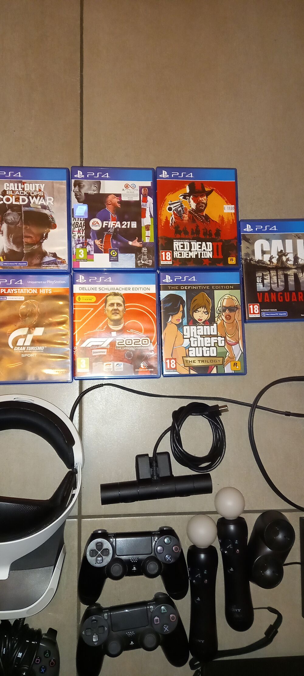 Ps4 500g + casque VR +2 ps move +3 manettes +7jeux Consoles et jeux vidéos