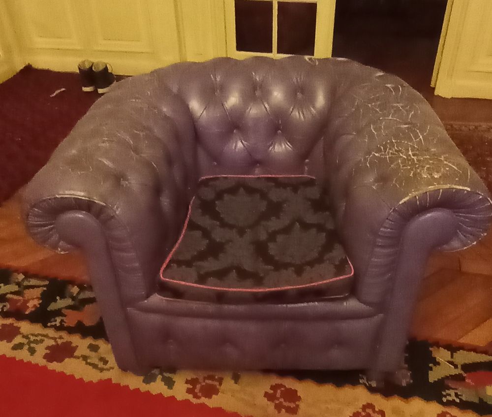 Salon Chesterfield Canap&eacute; + 2 fauteuils en cuir Meubles