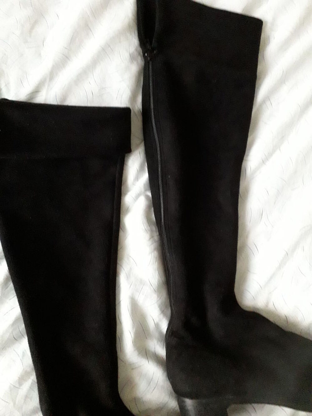 BOTTE GRISE 39 et NOIRE 38 Chaussures