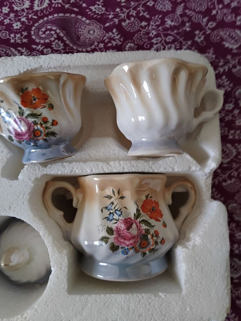 Service &agrave; th&eacute; vintage floral en faillance Décoration