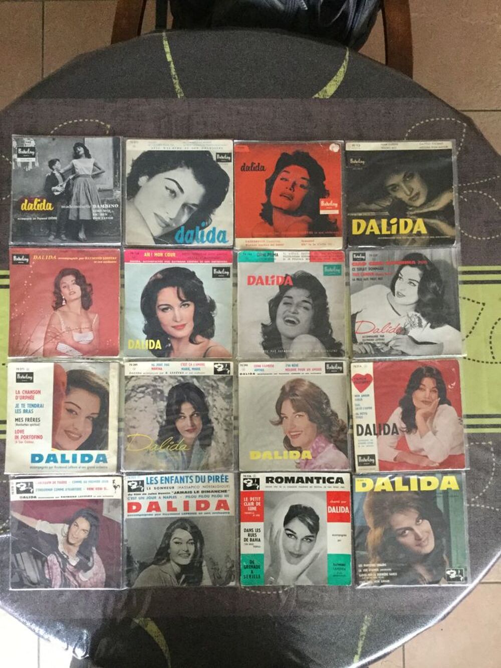 48 vinyles de DALIDA 1956 &agrave; 1969 5N'h&eacute;sitez pa &agrave; me consulte CD et vinyles