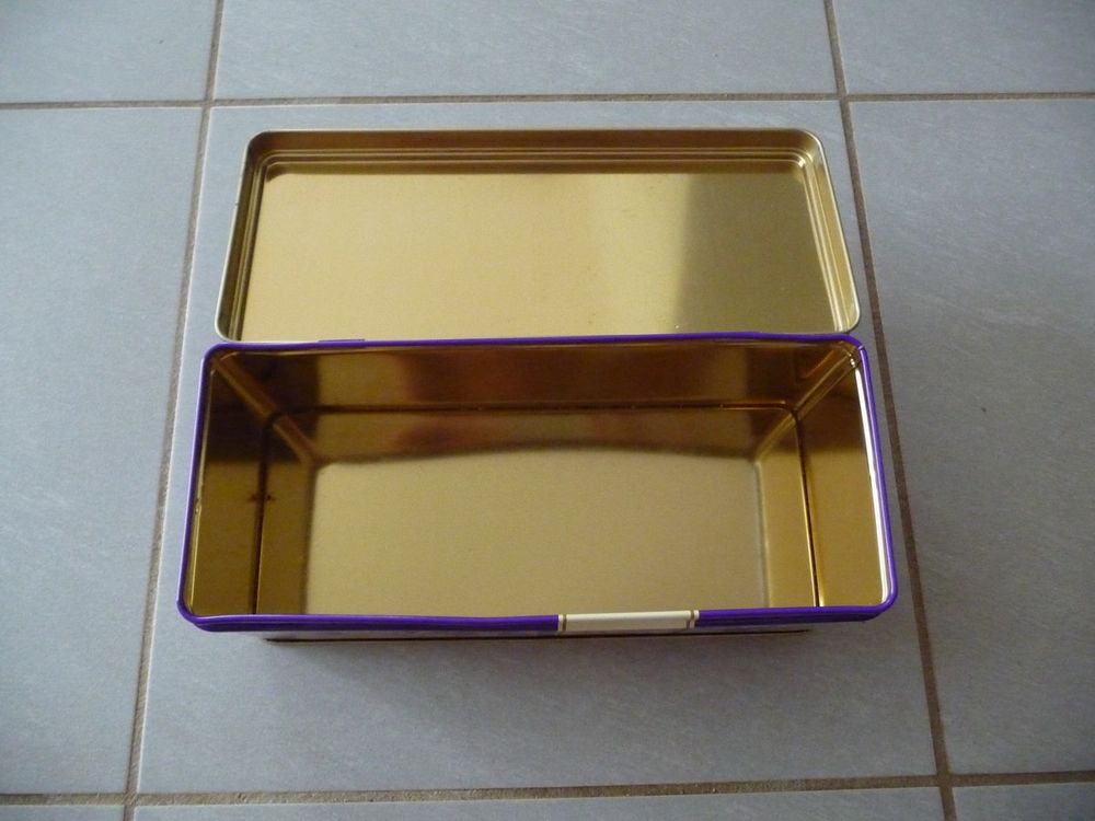 Boite rectangulaire Cadbury's collector ann&eacute;es 90 Décoration