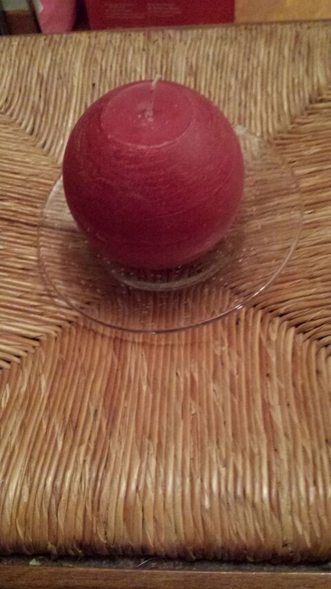 grosse bougie rouge avec sa soucoupe 0 M�rignies (59)