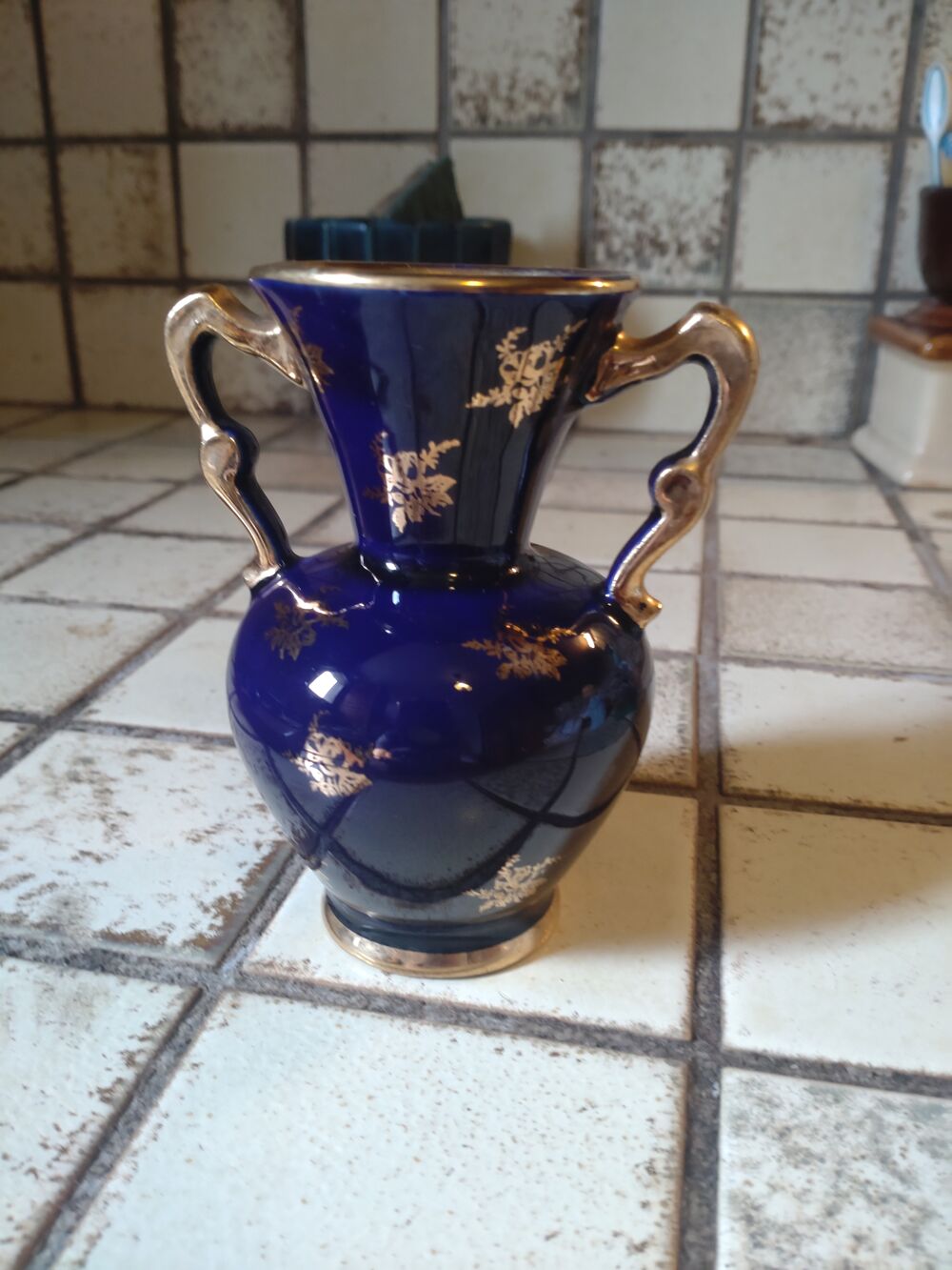 Vase amphore en porcelaine de Limoges d&eacute;cor Fragonard Décoration