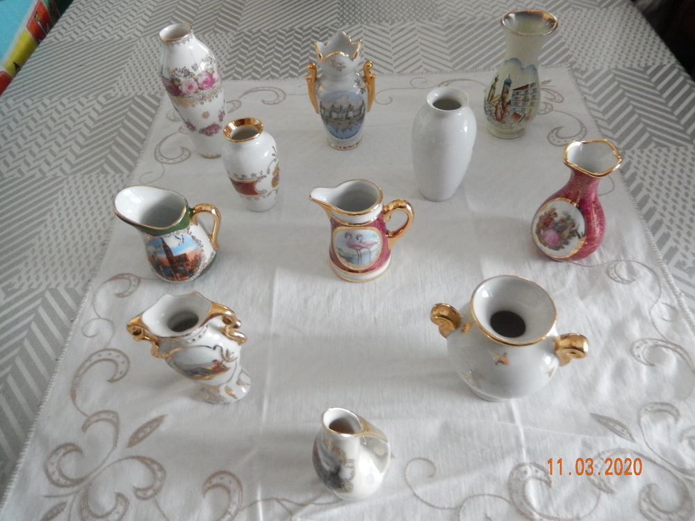 LOT 11 VASES MINIATURES PORCELAINES Jeux / jouets