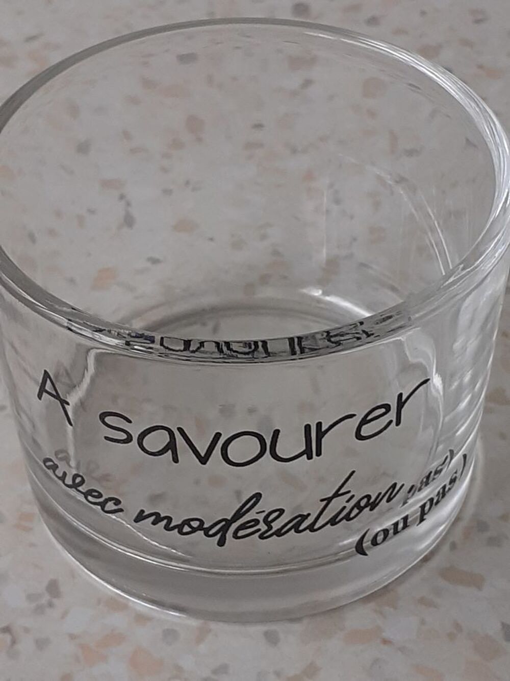 Lot de 3 verres rang&eacute;s sur 1 planchette Cuisine