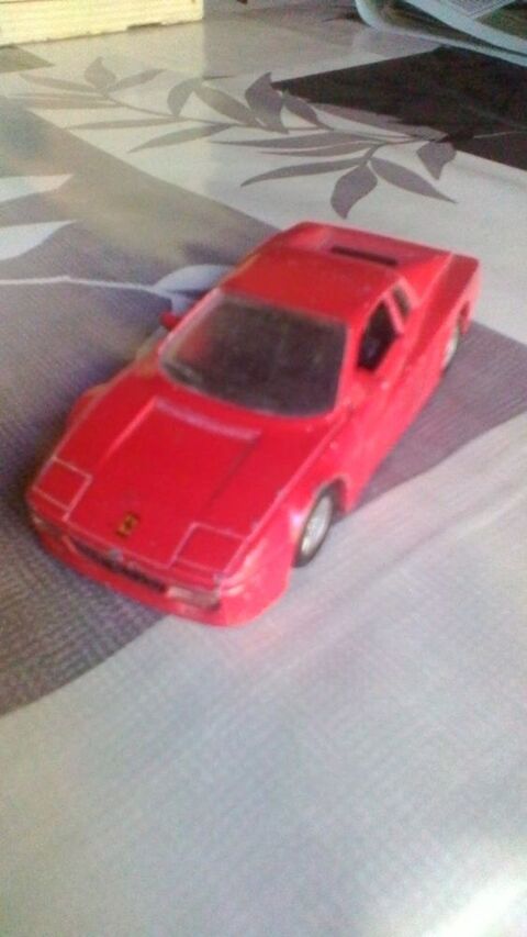 Voiture miniature Ferrari 512TR 8 Avermes (03)