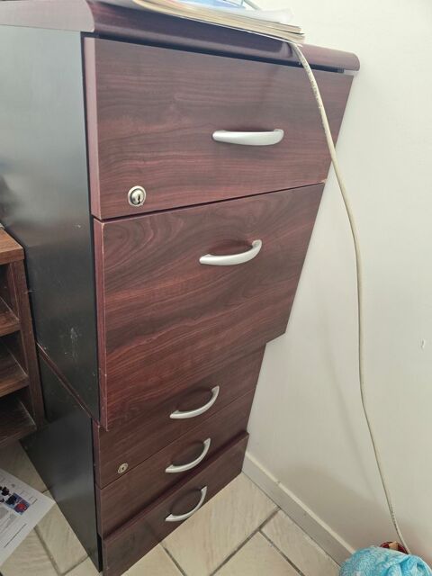 des petit meuble de bureau Les Loges-en-Josas (78)