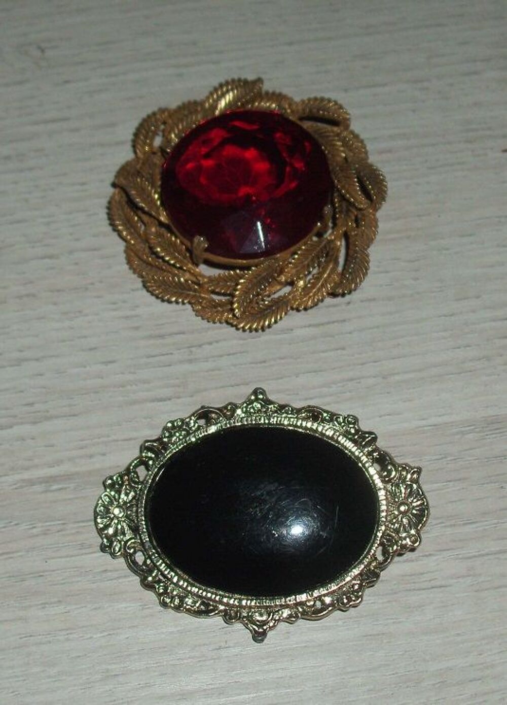 Deux Broches vintage Bijoux et montres