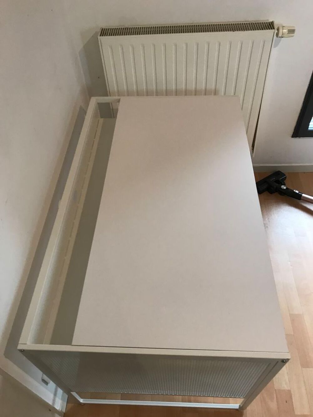Bureau bois et m&eacute;tal blanc 120 x 71,5cm Meubles