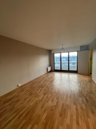  Appartement à louer 1 pièce 50 m²