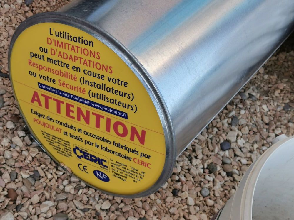 Ensemble sortie toit embase conduits chemin&eacute;e Poujoulat Bricolage