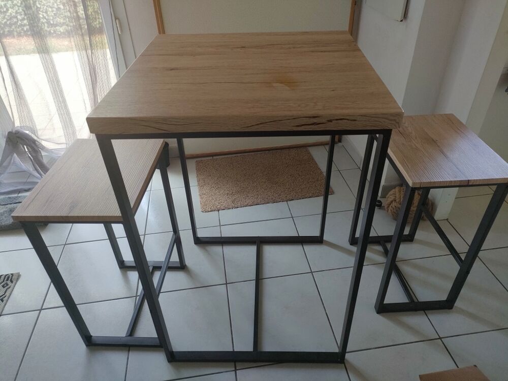 Ensemble table haute carr&eacute; et deux bancs bois m&eacute;tal Meubles