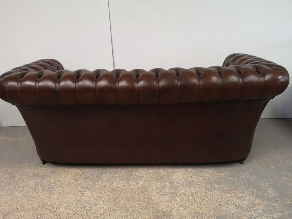 Canap&eacute; chesterfield cuir marron trois places vintage Meubles
