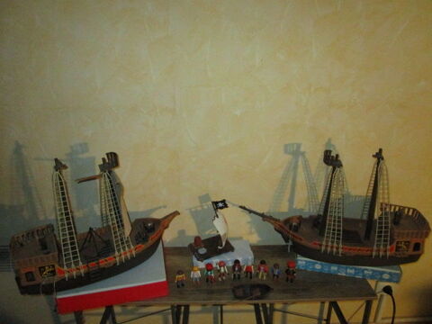 LOT  VIEUX BATEAUX  PIRATE PLAYMOBIL+ACCESSOIRES  LOT JU28D 40 Villepinte (93)