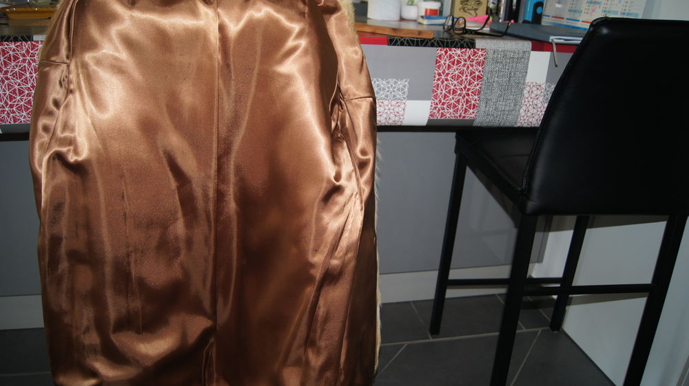 veste en fourrure . Vtements