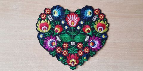écusson brodé bouquet de fleur taille XL n°3
20x18 cm 7 Carnon Plage (34)