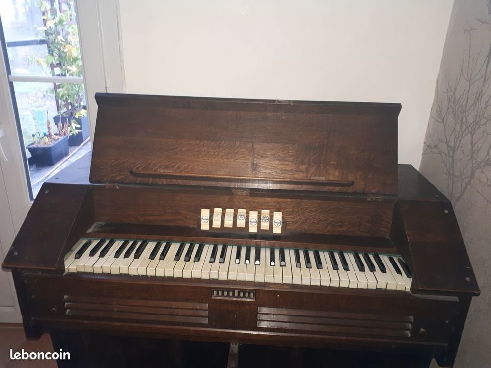Harmonium ancien Alexandre P&egrave;re et Fils ? 7 registres
Instruments de musique