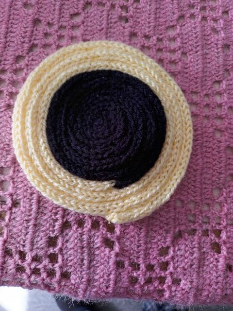 tricotin en forme d'escargots en laine 1 Amiens (80)