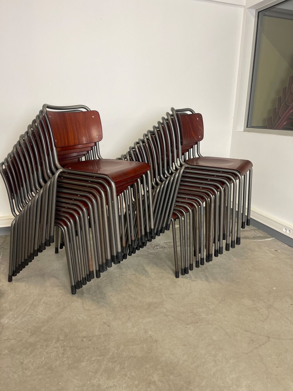 Lot de 26 chaises gispen acajou pays-bas ann&eacute;es 70 Meubles