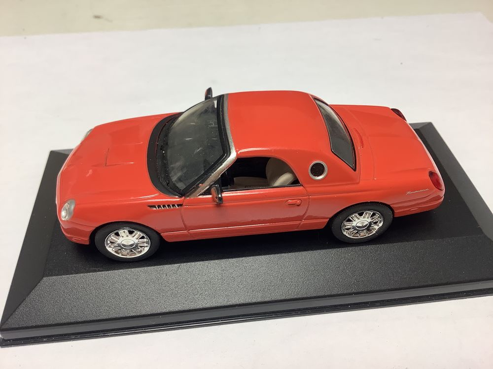 FORD THUNDERBIRD voiture miniature 